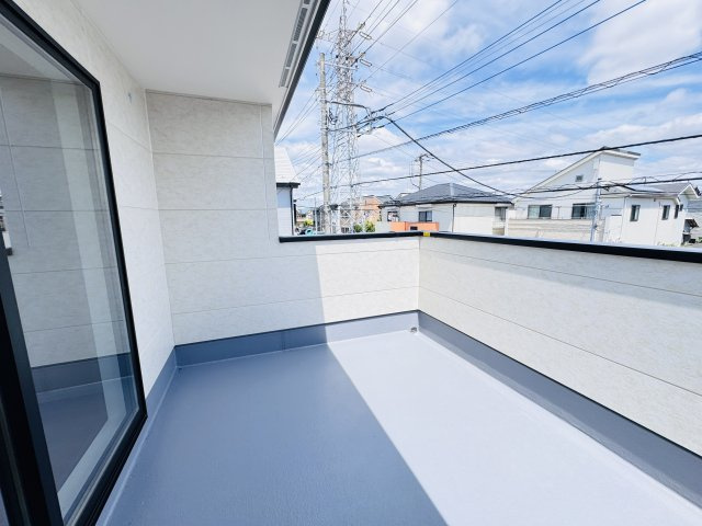 松戸市栄町８丁目新築戸建【旭町小学校:9分】のバルコニー|寝室前テラスバルコニー