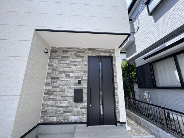 松戸市栄町８丁目新築戸建【旭町小学校:9分】のエントランス|エントランス・玄関ポーチ