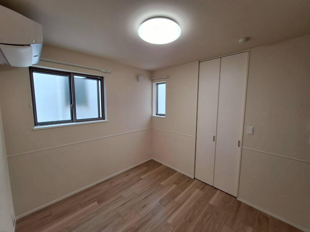 プライド下馬の寝室|★明るいフローリングの角部屋です★