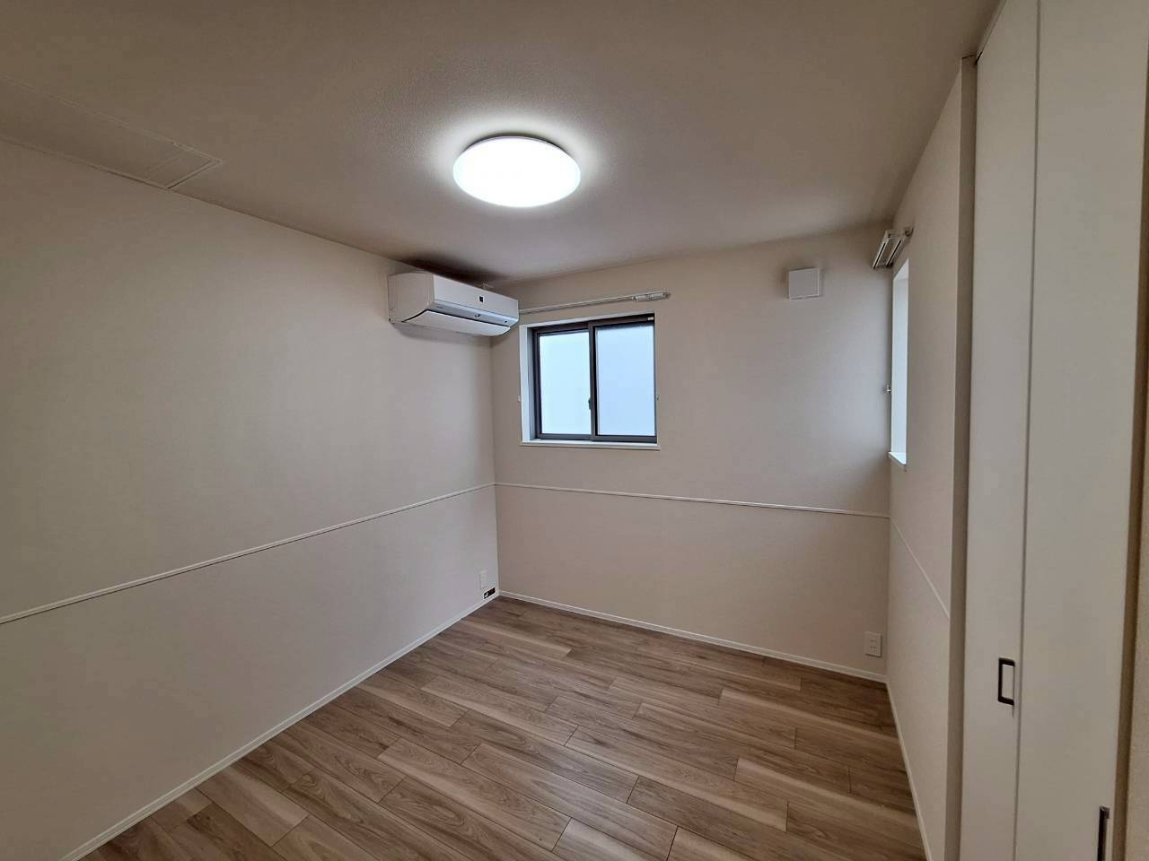プライド下馬の寝室|★明るいフローリングの角部屋です★
