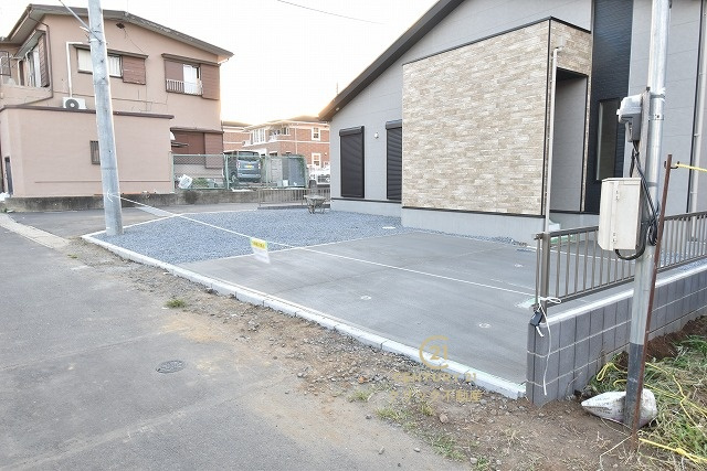 ケイアイフィット　日立市東大沼町　11期 　4の駐車場|並列駐車可能なカースペースを確保。毎日のお車の出し入れがストレスなく行えます！
内覧可能です。ご予約はHPから、またお電話でも、お気軽にどうぞ。