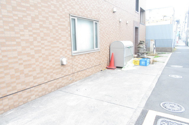 カーネリアンコート．Ｔ・Ｓのその他共用部分|敷地内専用ごみ置き場有ります。