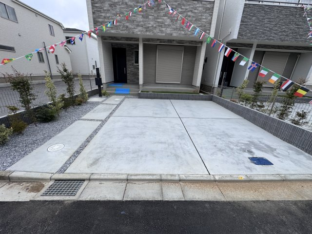 松戸市新松戸６丁目新築戸建【新松戸南小学校：4分】の駐車場|2-I号棟駐車スペース・並列2台駐車可