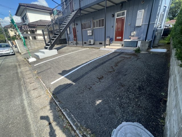 レピュート吉野の駐車場