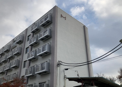 【現況写真】 | 木曽住宅ト | 眺望の良さを楽しめるダイニングキッチンで家族団らんの時間を過ごしてはいかがでしょうか。バルコニーから見える景色を家族で眺める時間は、時間が経つのを忘れてしまいそうですね。是非、現地を見に行きましょう！