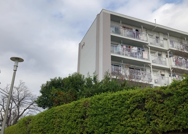 【構造・工法・仕様】 | 木曽住宅ト | ＲＣ造、Reinforced Concreteは直訳すると補強されたコンクリートです。主に柱や梁・床・壁が鉄筋とコンクリートで構成おり、鉄筋を組んだ型枠にコンクリートを流し込んで固めたものを指します。