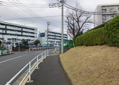 【展望】 | 木曽住宅ト | 眺望の良さを楽しめるダイニングキッチンで家族団らんの時間を過ごしてはいかがでしょうか。バルコニーから見える景色を家族で眺める時間は、時間が経つのを忘れてしまいそうですね。是非、現地を見に行きましょう！