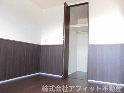 【その他】 | エルメゾンローズ | 洋室5.9帖のクローゼット