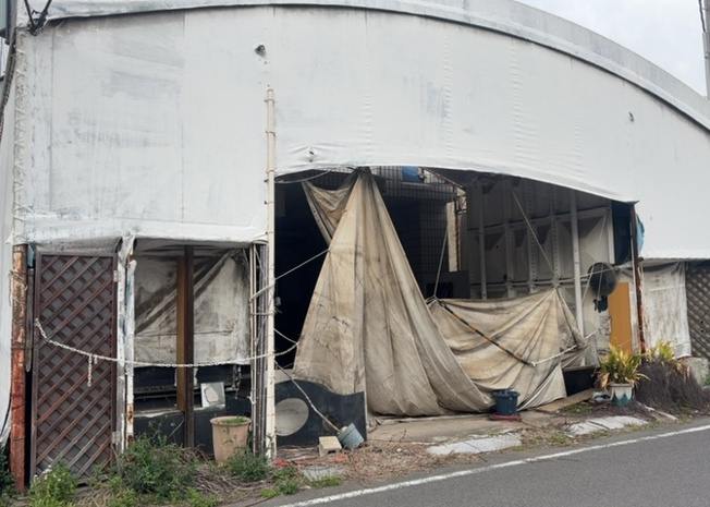 【外観】 | 土地の面積＝住宅面積ではありません。建ぺい率の問題などで、土地のある場所によって住宅を建てられる面積は限られています。高さもしかり、「土地」という言葉の中には、建築条件も含まれると考えておきましょう。