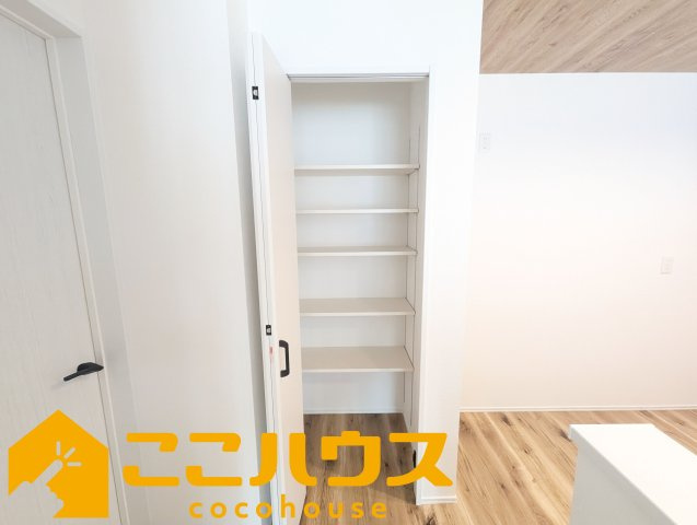 沖縄市登川　新築戸建て　全5棟　3号棟の収納|あると嬉しいパントリー