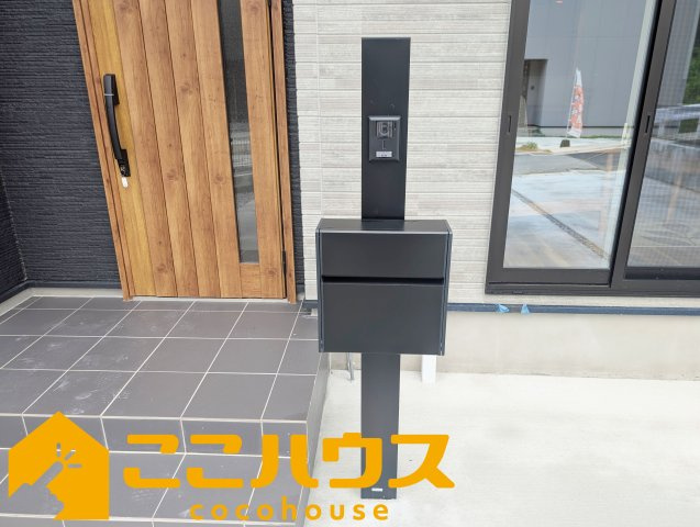 沖縄市登川　新築戸建て　全5棟　3号棟の設備|利便性に配慮した郵便ポスト付き機能門柱