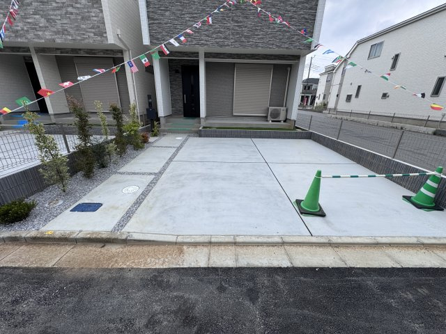 松戸市新松戸６丁目新築戸建【新松戸南小学校：4分】の駐車場|2-J号棟駐車スペース・並列2台駐車可
