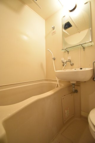 メゾン・ド・トレイユの浴室