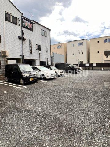 レクシア鶴見の駐車場