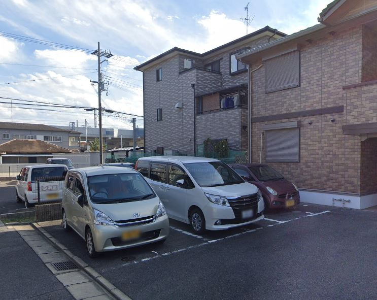 ジュネス高師浜の駐車場|駐車場に車を止められます
