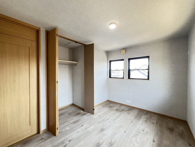 香芝市真美ケ丘７丁目　の洋室|シンプルで使いやすい洋室！収納付きでお部屋すっきり
