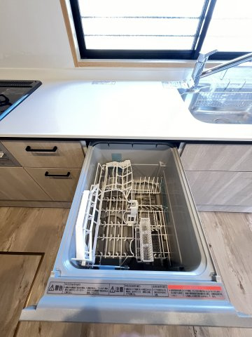 香芝市真美ケ丘７丁目　のキッチン|食洗機付きで家事がはかどるキッチン