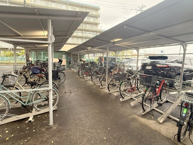 北越谷スカイハイツ弐号棟の駐輪場|共用部・駐輪場
