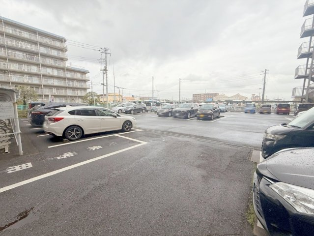 北越谷スカイハイツ弐号棟の駐車場|共用部・駐車場