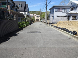 【前面道路含む現地写真】 | 川西市清和台東1丁目5の60　建築条件無土地