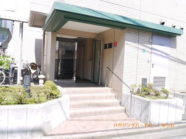 【エントランス】 | ランドステージ雑司が谷 | 清廉とされたエントランスになっています。