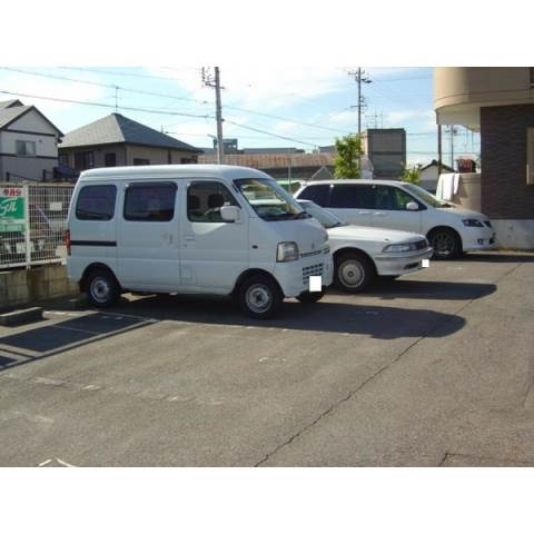ド・ミール矢作の駐車場