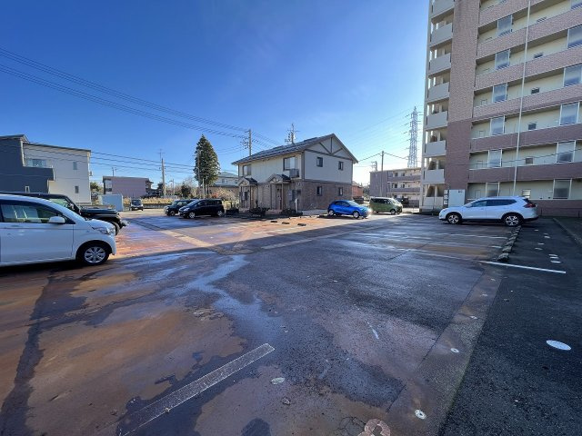 ロイヤルガーデン絆 Bの駐車場