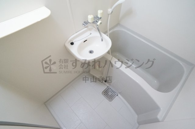 アッシュ宝塚の浴室