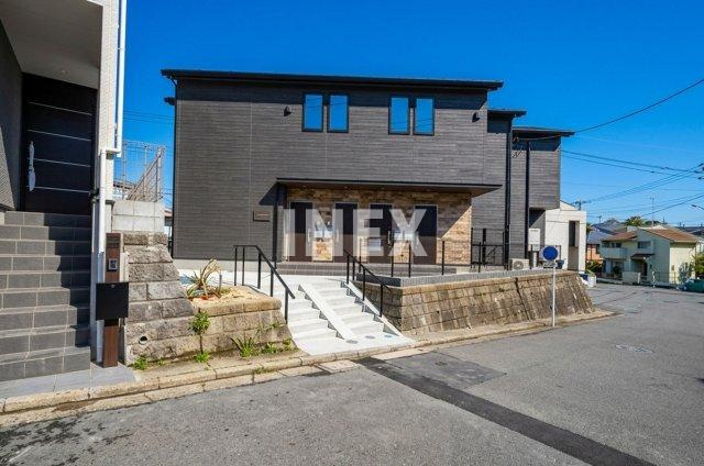 横浜市港南区丸山台１丁目のアパートのエントランス