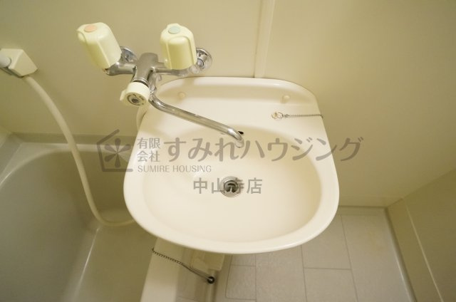 アッシュ宝塚の洗面所