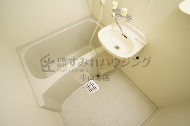アッシュ宝塚の浴室