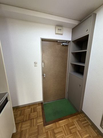 藤井ハイツの玄関