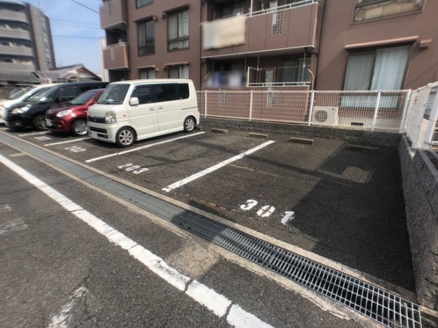 メゾンヴィオラの駐車場|駐車場があります