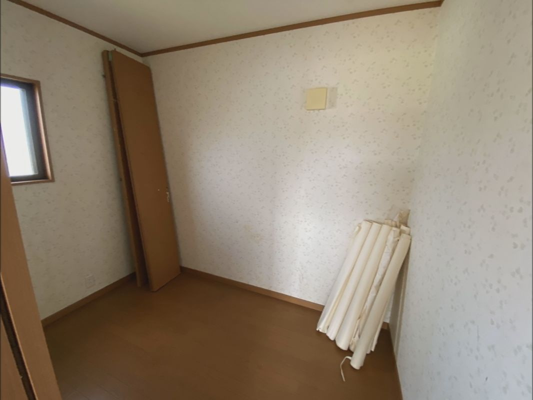 八街は　中古戸建　駐車場４台の収納