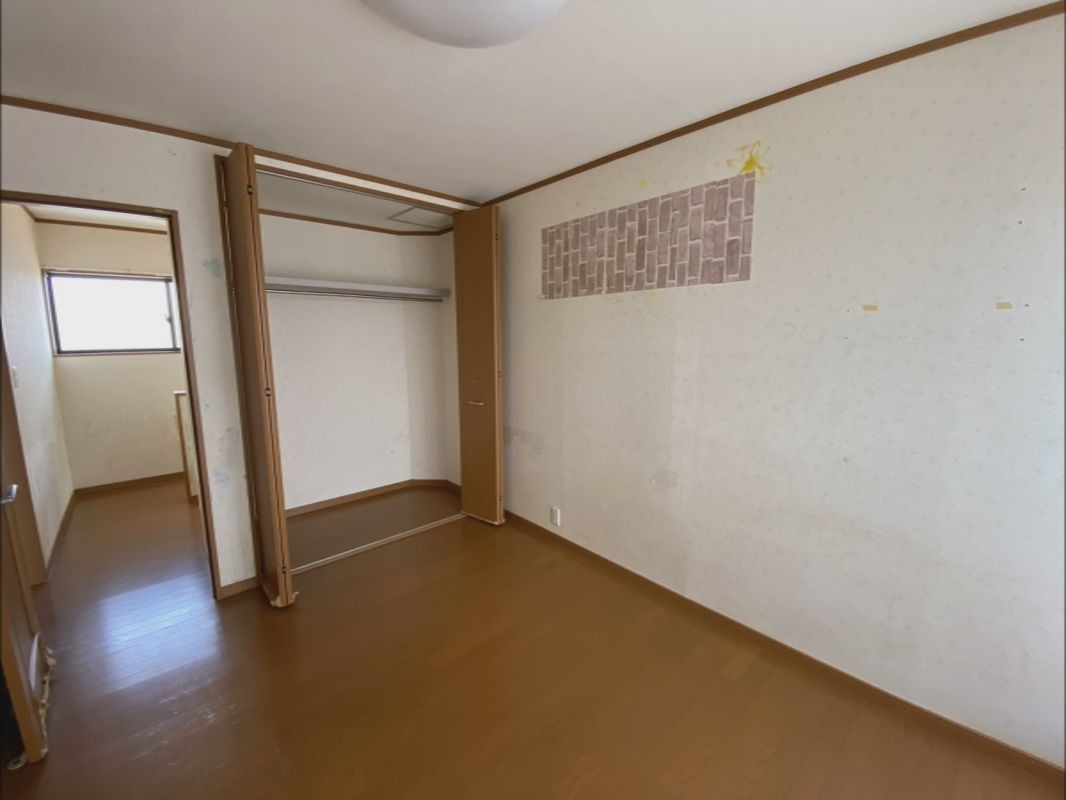八街は　中古戸建　駐車場４台の洋室