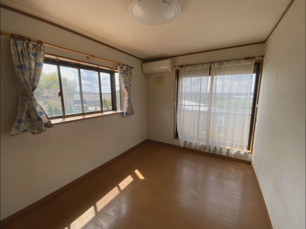 八街は　中古戸建　駐車場４台の洋室