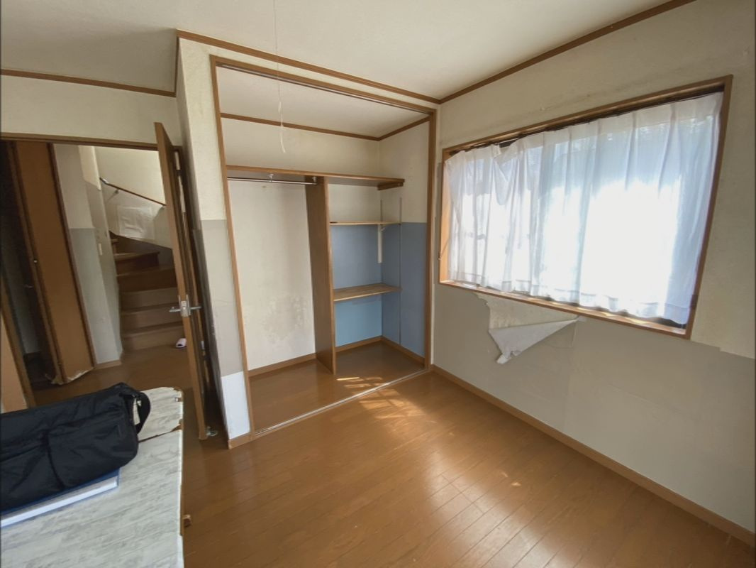 八街は　中古戸建　駐車場４台の居間・リビング
