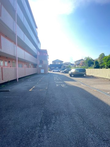 サンライズ２２の駐車場
