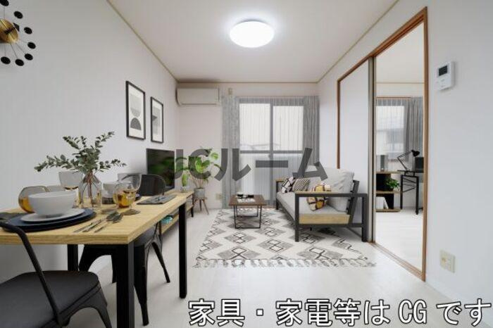ロイヤルタウン寺町壱番館の居間・リビング