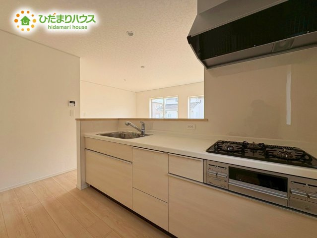 北茨城市中郷町日棚第1　新築戸建のキッチン|3口コンロでお料理する時間も短くなりそうですね(*‘∀‘)