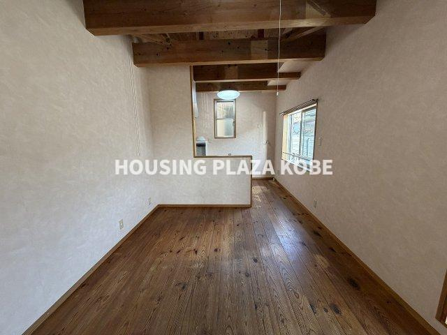 東尻池ハイツの居間・リビング