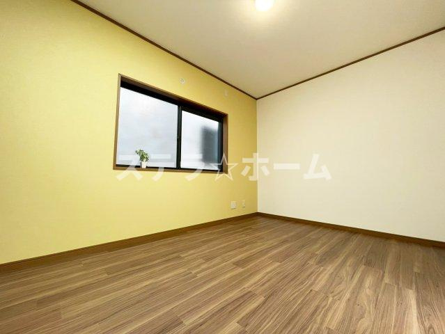 岸部北3 中古戸建の洋室|明るい洋室です