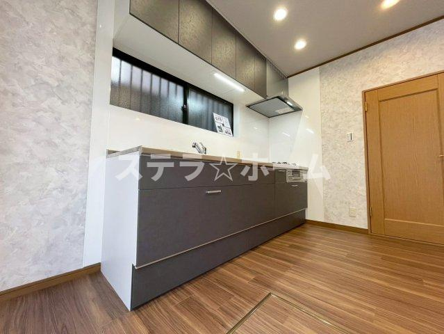 岸部北3 中古戸建のキッチン|コンパクトなキッチンで掃除もラクラク