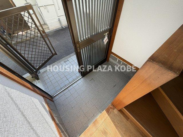 宮川町５丁目貸家の玄関