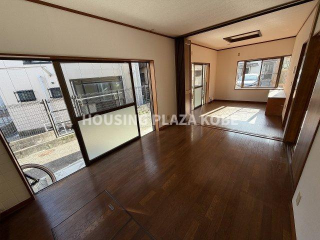 宮川町５丁目貸家の居間・リビング