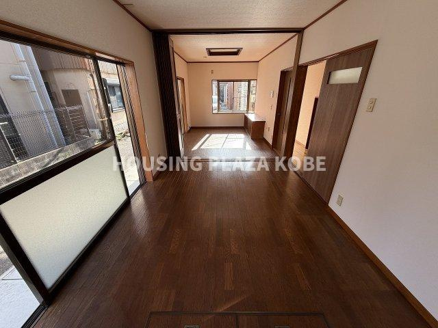 宮川町５丁目貸家の居間・リビング