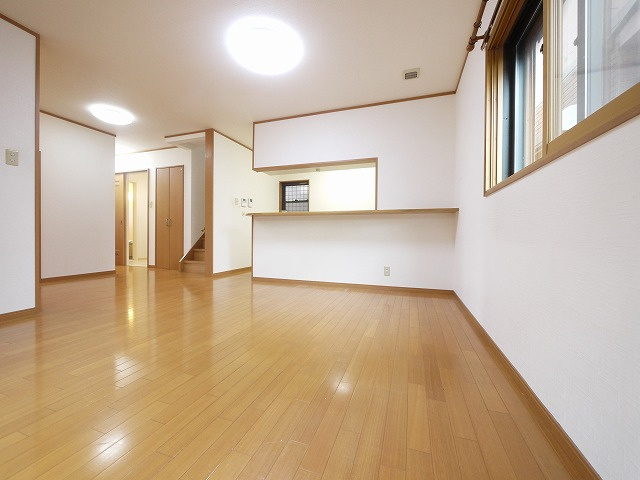 田原本新町貸家の居間・リビング|使いやすい居間です