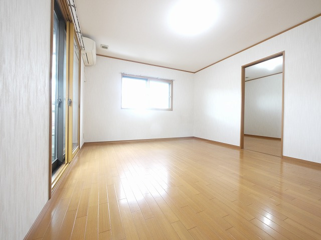 田原本新町貸家の洋室|ゆったりした洋室です