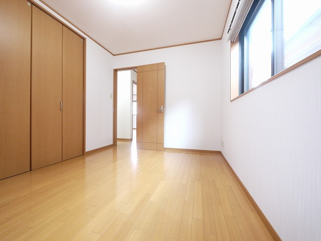 田原本新町貸家の洋室|明るい洋室です