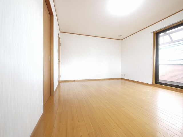 田原本新町貸家の洋室|明るい洋室です